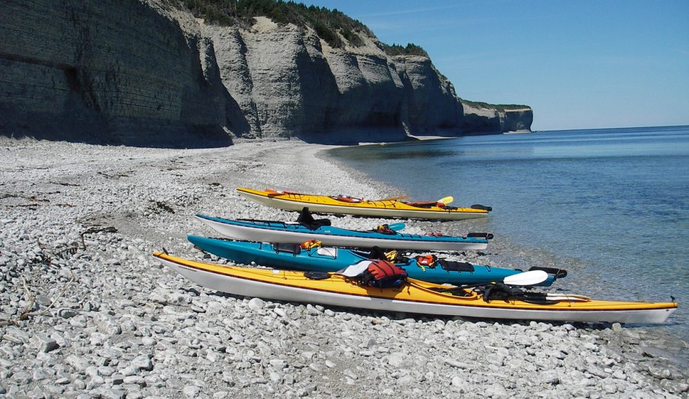 kayak sur une plage d'anticosti